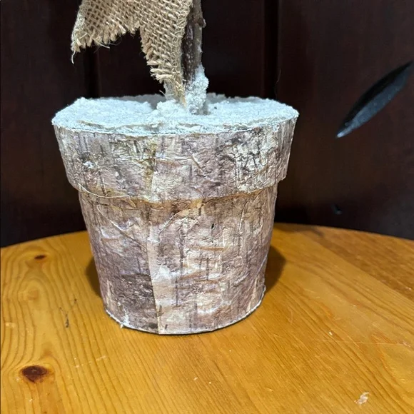 Rustic Pinecone and Burlap Holiday Decor - Picture 4 of 9